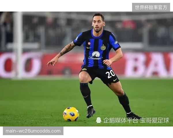 中场核心恰尔汗奥卢状态稳定，其精准长传是土耳其队反击战术的基石。